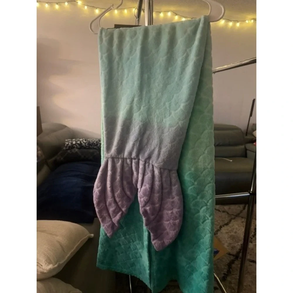 Pillowfort Mermaid Tail Wearable Blanket Teal Purple Ombre Scale Plush Throw